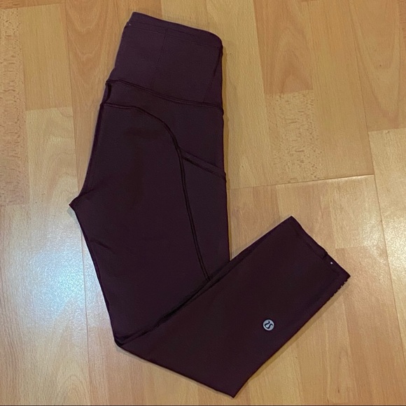 ***SOLD*** Lululemon Purple Mid-Rise Crop 19” Legging Size 2 - Picture 1 of 4